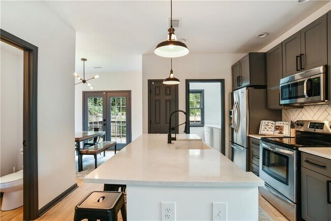 Foto del edificio - 931 Fern Ave SE