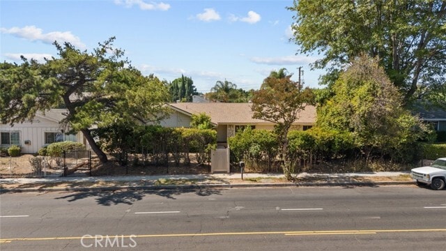 Foto del edificio - 9601 Corbin Ave