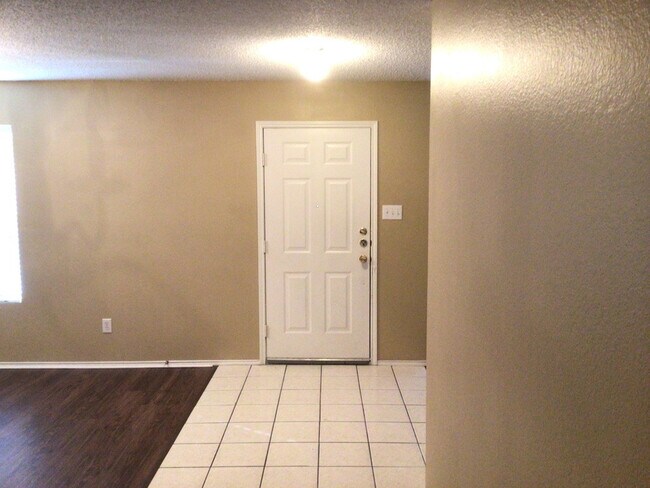 Building Photo - 1464 Foxwood Ln
