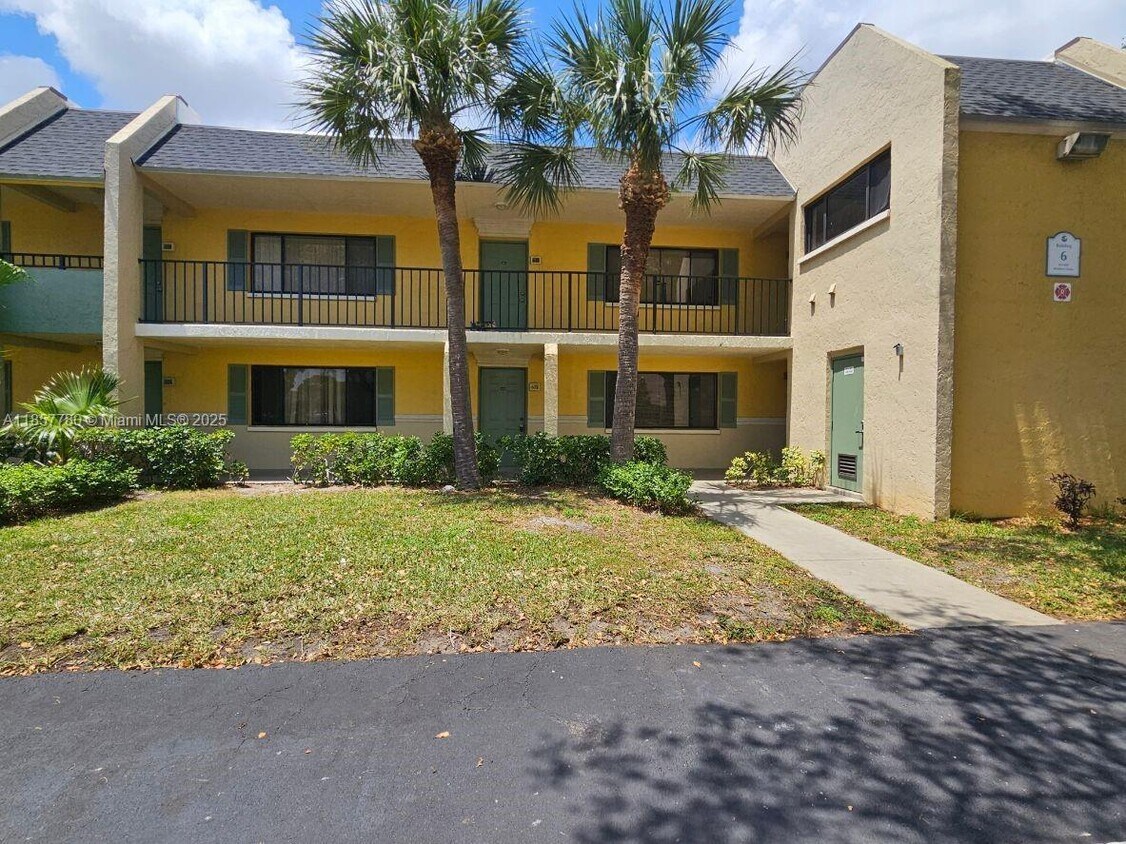 Primary Photo - 605 Meadows Cir