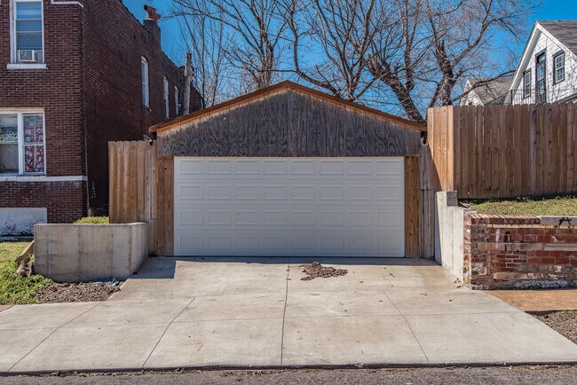 Building Photo - 3100 Potomac St