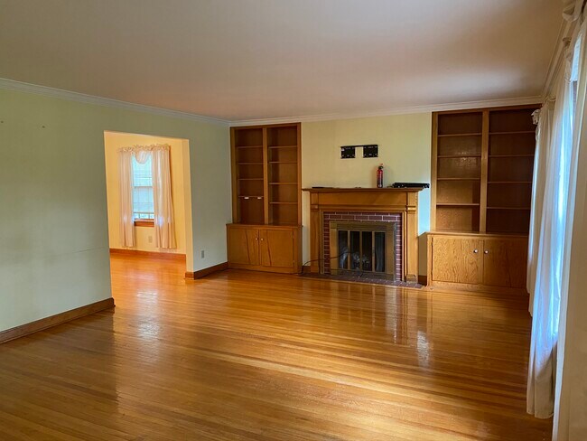Original hardwood. Beautiful built in bookshelves on both sides of working gas fireplace - 310 N Hubbards Ln