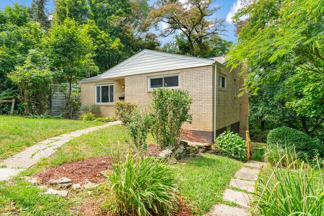 Foto del edificio - 318 McCutcheon Ln