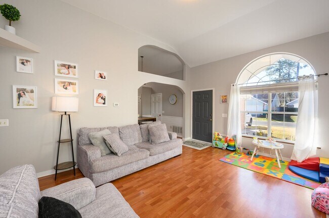 Foto del edificio - 1221 Charleston Cir