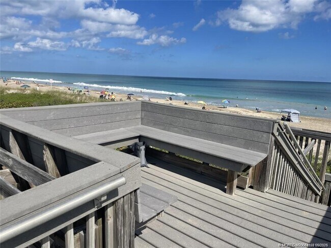 Foto del edificio - 5564 NE Gulfstream Way