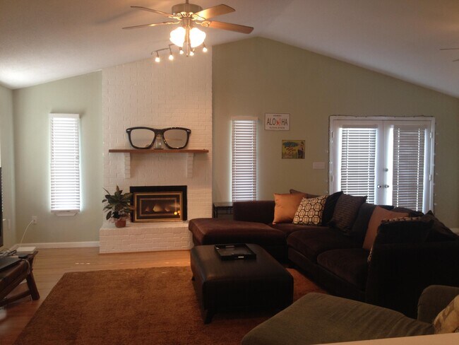 Building Photo - 300 Spanish Moss Trail