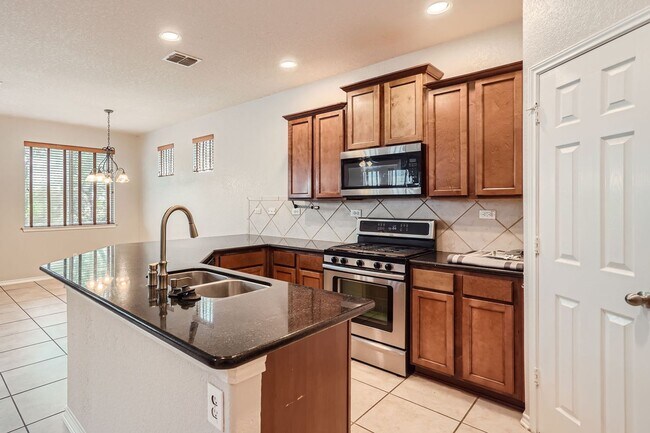 Building Photo - Beautiful home in gated community!!