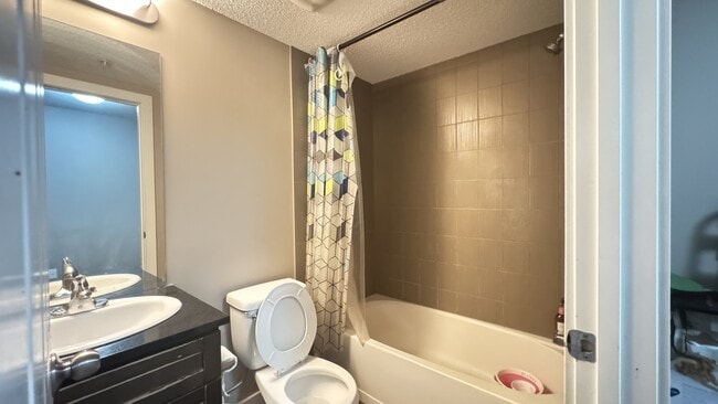 Photo du bâtiment - 7110-380 80 Ave NE