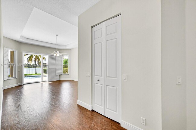 Foto del edificio - 512 NW 120th Dr