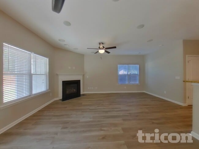 Foto del edificio - 234 Chestnut Oak Ln