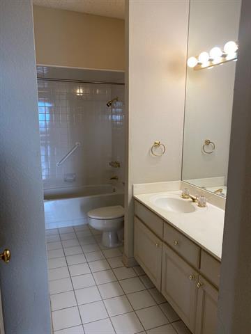 Foto del edificio - 5200 Keller Springs Rd