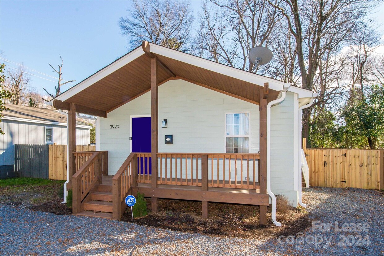 Primary Photo - 3920 Bearwood Ave