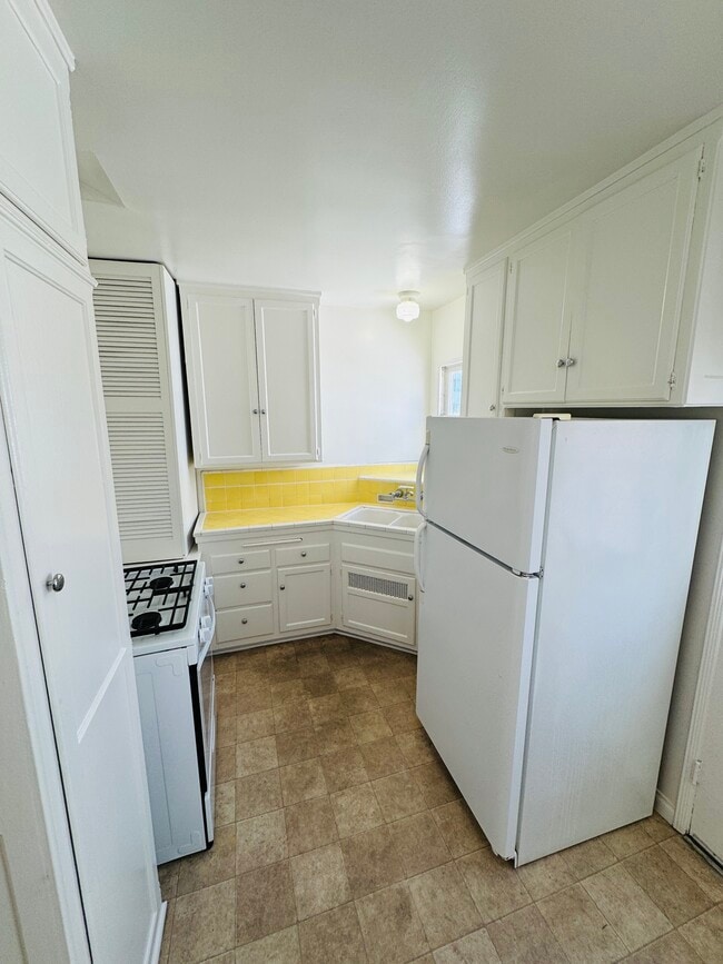 Unit 5 Kitchen - 11682 Darlington Ave