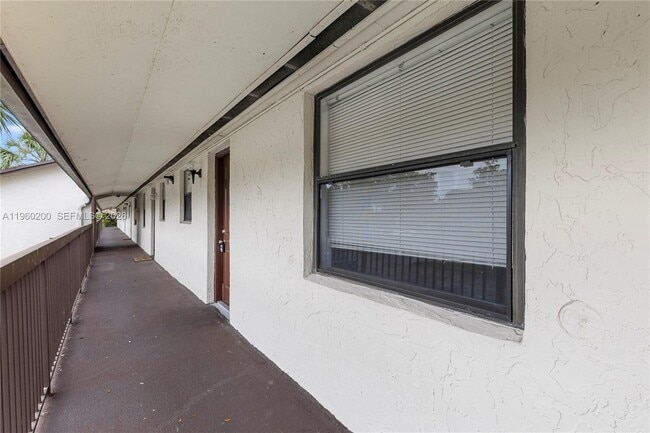 Building Photo - 6061 Shaker Wood Cir