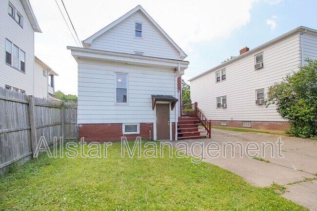 Foto del edificio - 12901 McCracken Rd