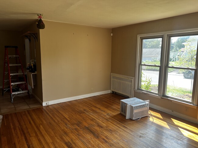 Building Photo - 301 7th Ave N