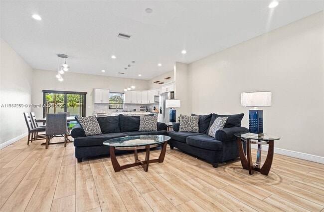 Foto del edificio - 9265 NW 16th St