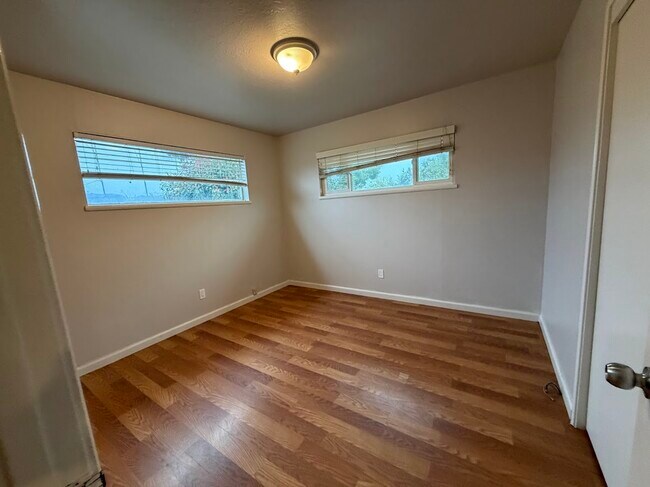 Foto del edificio - 614 Rincon Rd