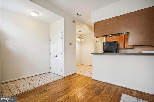 Building Photo - 2025 11th St NW