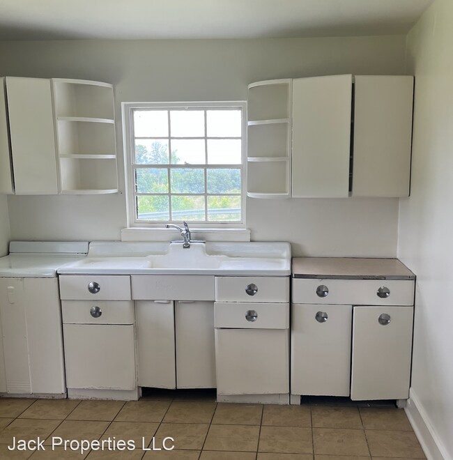 Building Photo - 2 br, 10 bath House - 1486 E. Poinsett Str...