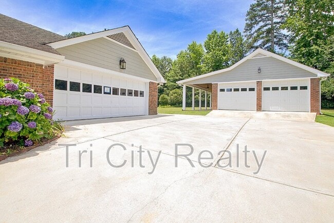 Building Photo - 630 Hawthorne Pl
