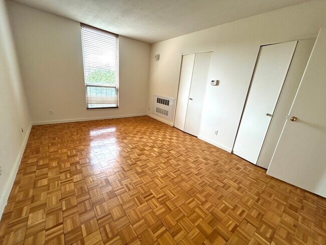 Foto del edificio - 33 Pond Ave