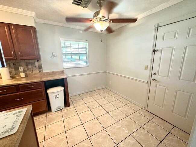Building Photo - 5210 Lima Pl