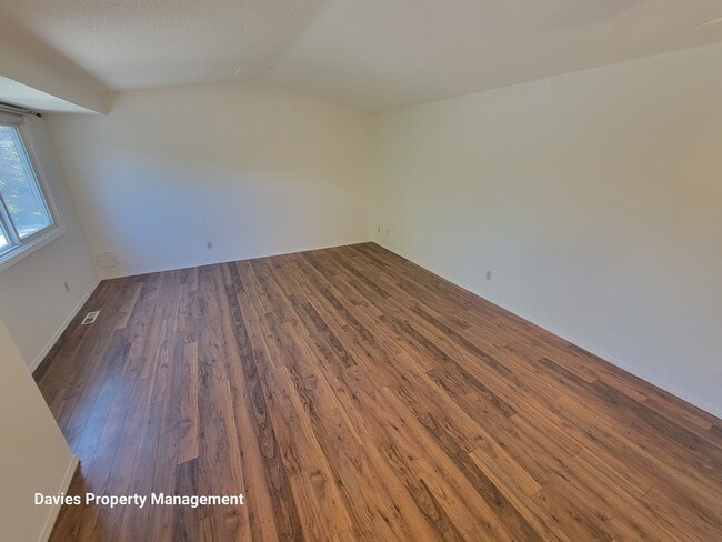 Building Photo - 403 Willow Ct NW