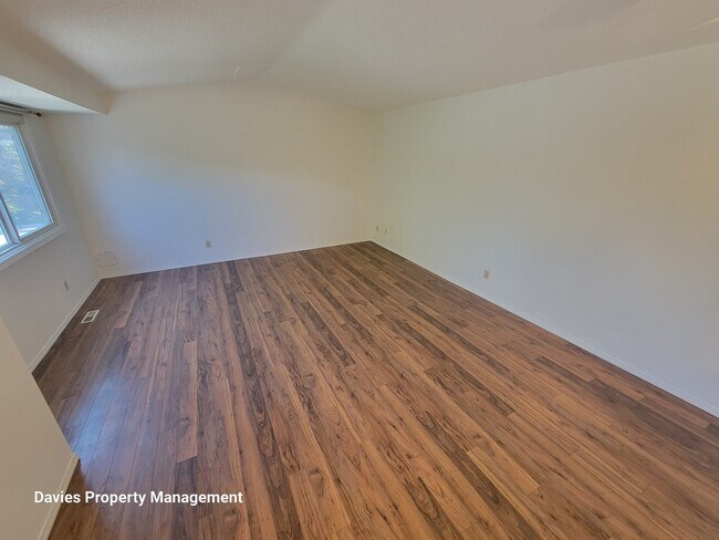 Photo du bâtiment - 403 Willow Ct NW