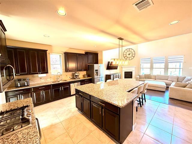 Foto del edificio - 2403 Rosemary Ln