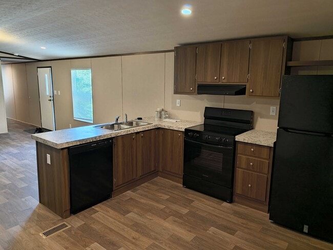 Foto del edificio - 112 Southlake Dr.