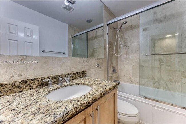 Foto del edificio - 530 NE 15th Ct