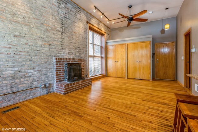 Building Photo - 1411 N Wells St