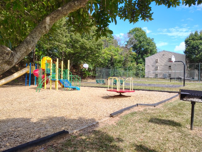 Foto del edificio - 600 Reusens Rd