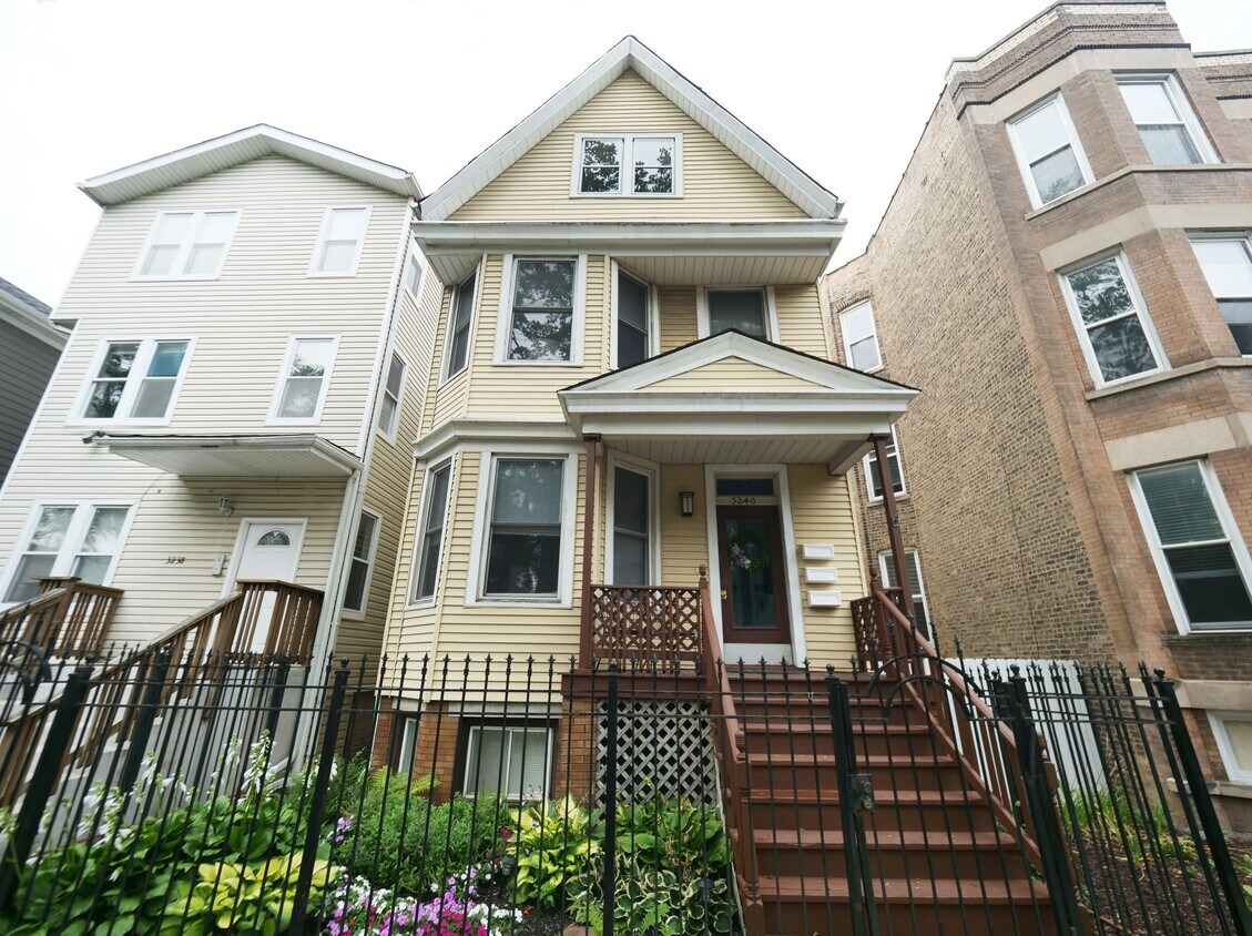 Primary Photo - 3240 N Whipple St