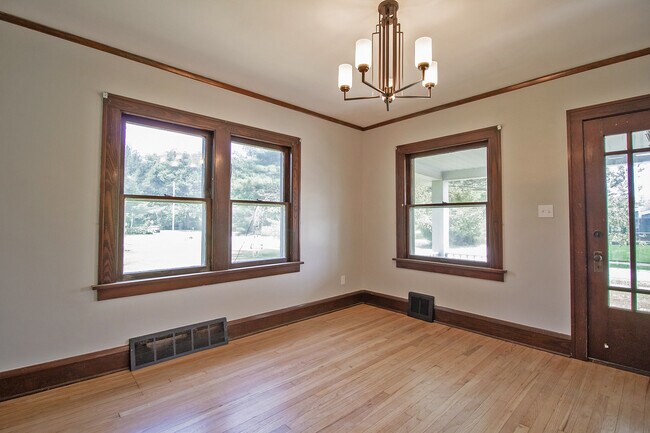 Building Photo - 27469 2nd St