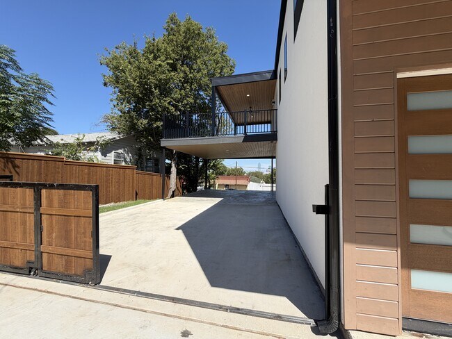 Foto del edificio - 2306 E 11th St