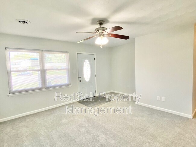 Foto del edificio - 701 Whitney Ct