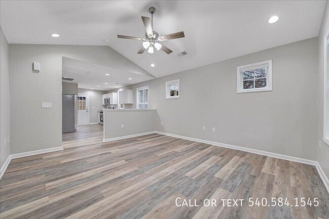 Building Photo - 1424 Varnell Ave NE