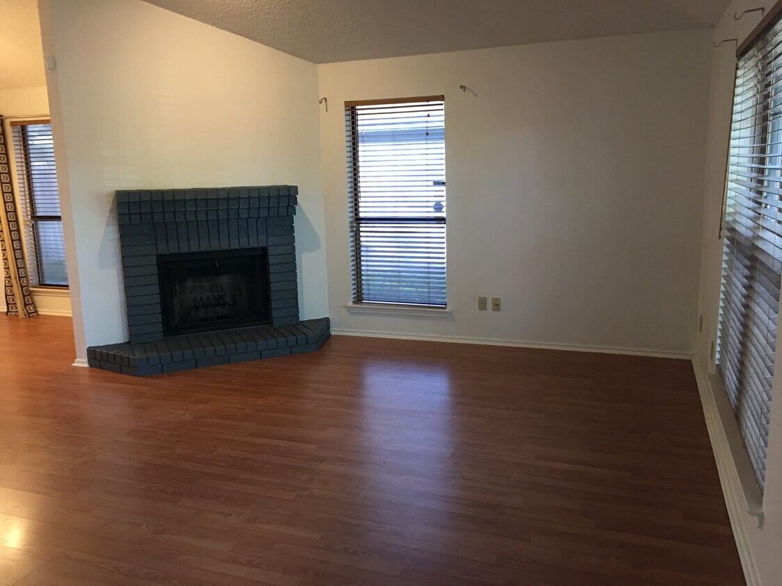 1041 Stableway Ln, Bedford, TX 76022 Townhome Rentals in Bedford TX