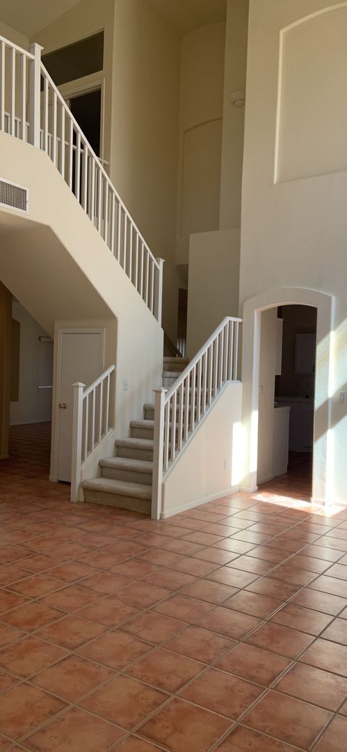 Building Photo - GREAT HOME WITH PANORAMIC VIEW IN SEVEN HI...