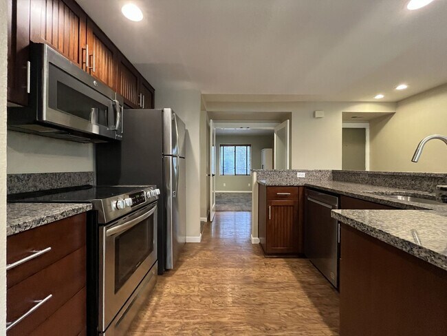 Building Photo - Ground Floor End Unit on Jantzen Beach with River Views & Flexible Living Space