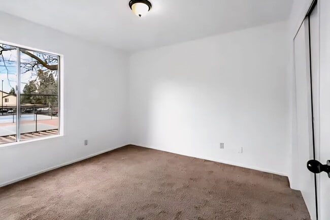 Foto del edificio - 3701 Colonial Dr