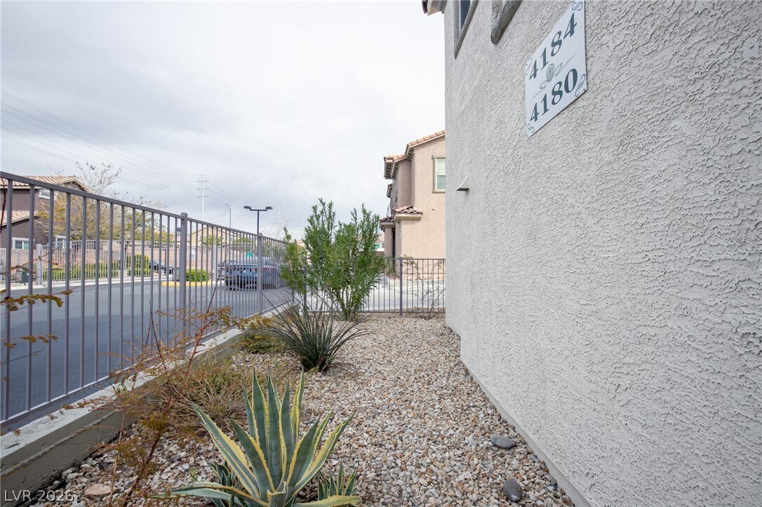 Foto del edificio - 4184 Swept Plains St