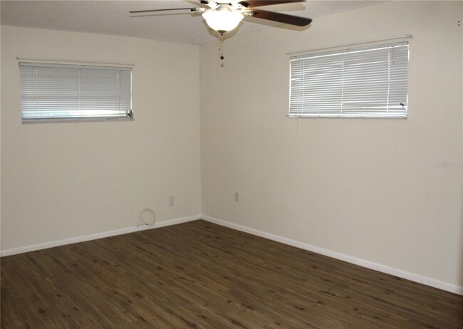 Building Photo - 1366 Windsor Dr