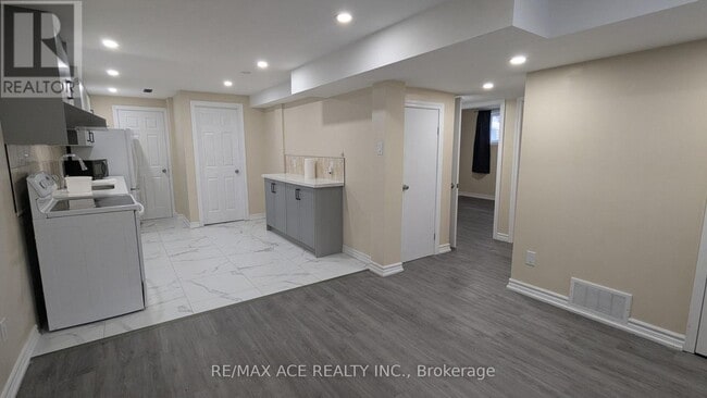 Building Photo - 106 Kirby Crescent