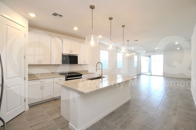 Building Photo - 39 S 176th Dr