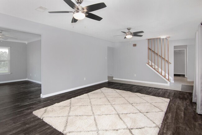 Foto del edificio - 255 E Castle Harbour Dr