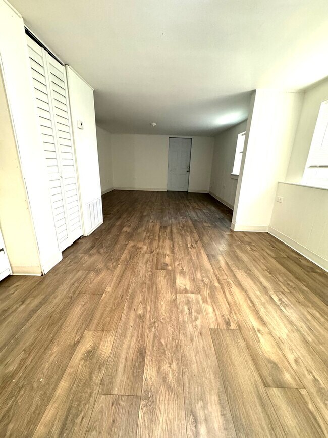 Building Photo - 4106 N Odell Ave