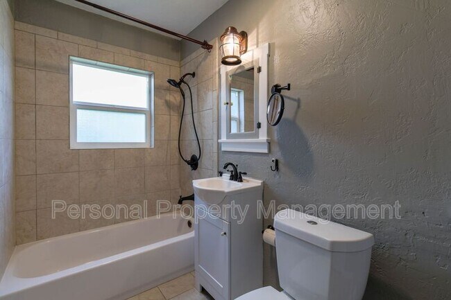 Foto del edificio - 807 W 21st St